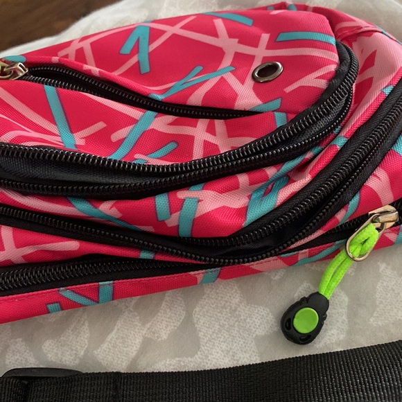 1980’s style retro “fanny pack”. - Picture 4 of 5